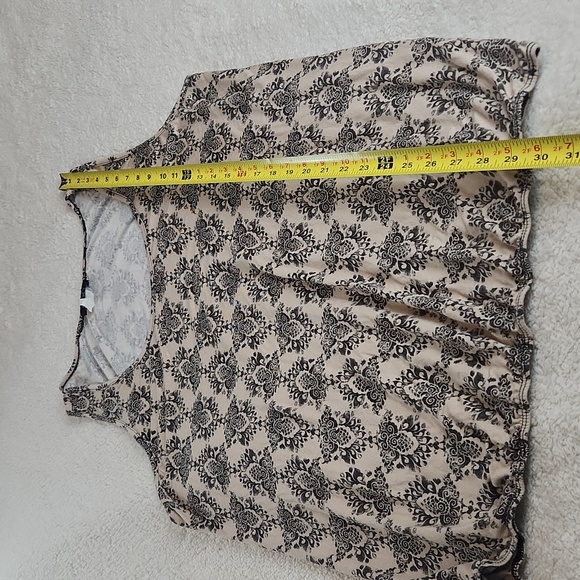 DEB tank top, flowy tan with black print. So pretty size XL - Picture 3 of 6